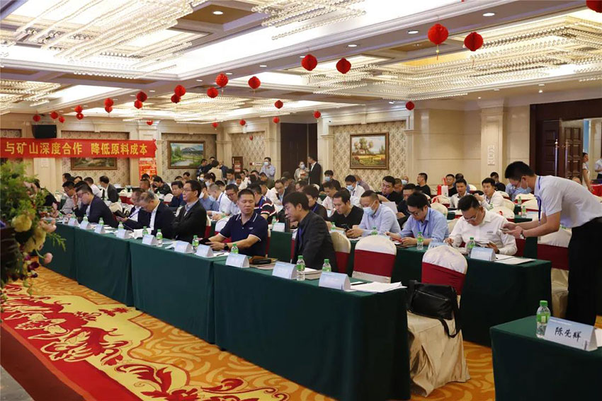 廣東陶瓷協(xié)會(huì )陶瓷原料專(zhuān)委會(huì )成立，萬(wàn)達業(yè)任副會(huì )長(cháng)單位